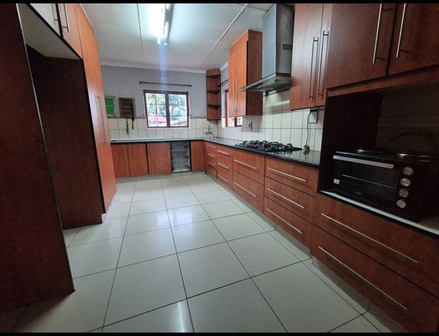 4 BEDROOM HOUSE FOR SALE IN VANDERBIJLPARK SE 2